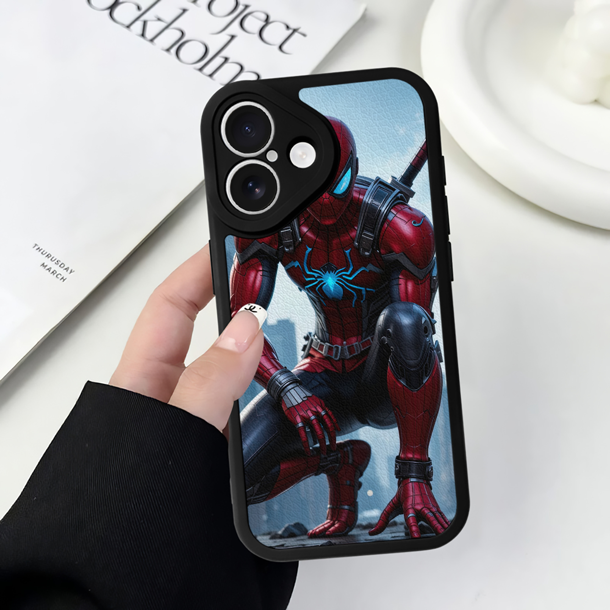 （画像用） Spider Man スパイダーマン 【iPhone 16シリーズ対応】シリコンスマホケース（レザー調） 材質：シリコン